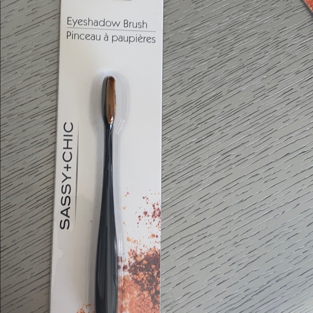 Eyeshadow brush - Picture 2 of 3
